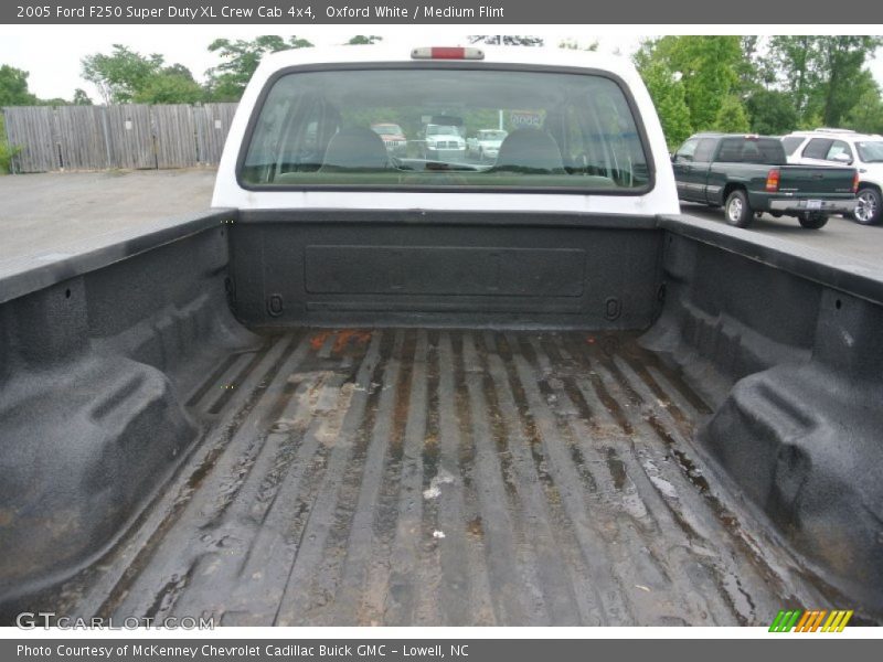 Oxford White / Medium Flint 2005 Ford F250 Super Duty XL Crew Cab 4x4