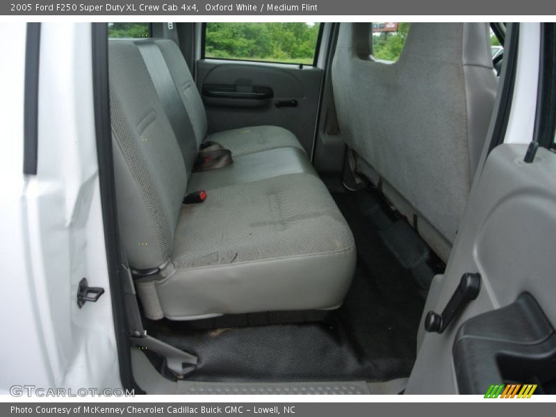 Oxford White / Medium Flint 2005 Ford F250 Super Duty XL Crew Cab 4x4