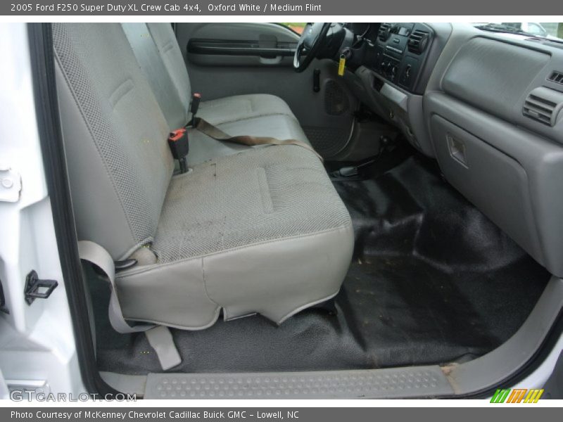 Oxford White / Medium Flint 2005 Ford F250 Super Duty XL Crew Cab 4x4