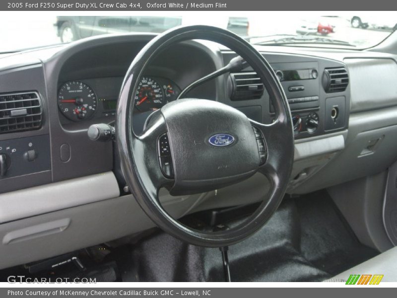 Oxford White / Medium Flint 2005 Ford F250 Super Duty XL Crew Cab 4x4