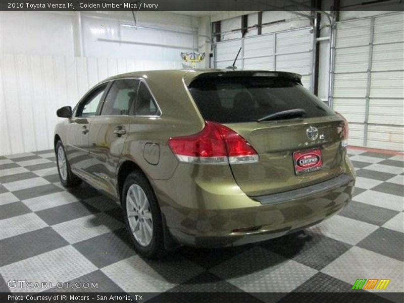 Golden Umber Mica / Ivory 2010 Toyota Venza I4