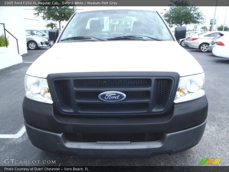 Oxford White / Medium Flint Grey 2005 Ford F150 XL Regular Cab