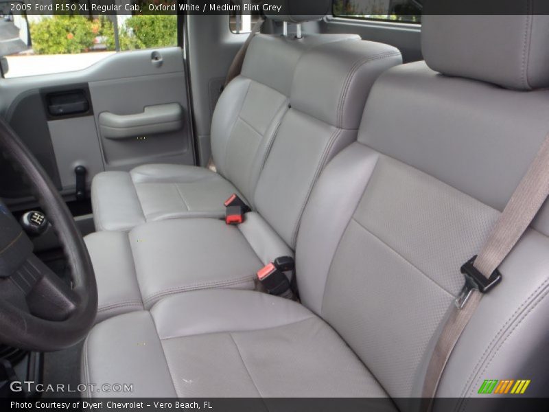 Oxford White / Medium Flint Grey 2005 Ford F150 XL Regular Cab