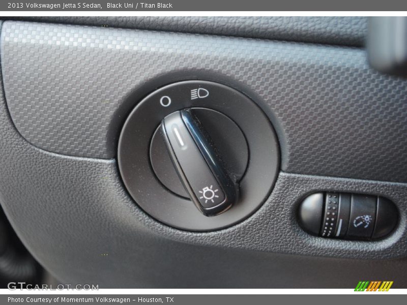 Black Uni / Titan Black 2013 Volkswagen Jetta S Sedan