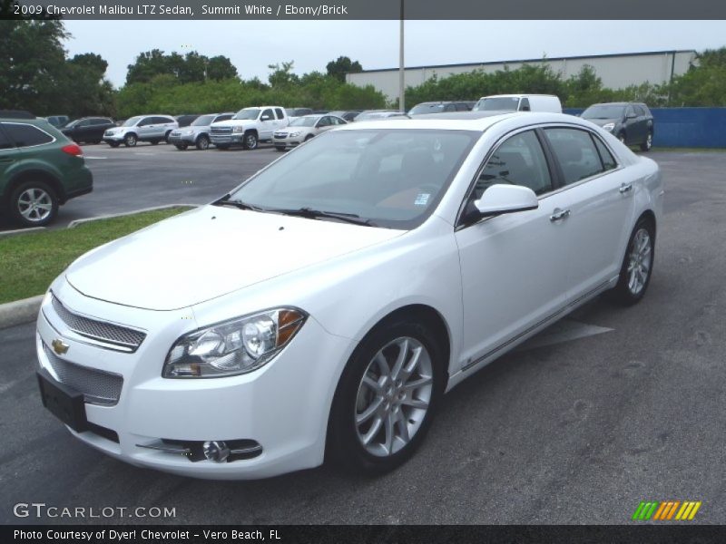 Front 3/4 View of 2009 Malibu LTZ Sedan