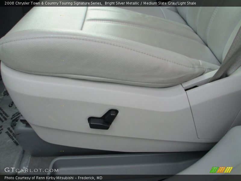 Bright Silver Metallic / Medium Slate Gray/Light Shale 2008 Chrysler Town & Country Touring Signature Series