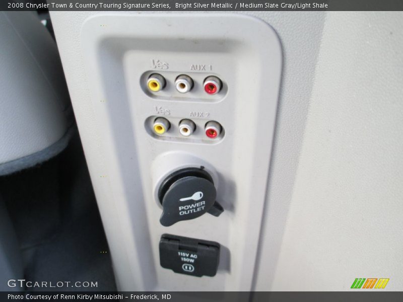 Bright Silver Metallic / Medium Slate Gray/Light Shale 2008 Chrysler Town & Country Touring Signature Series