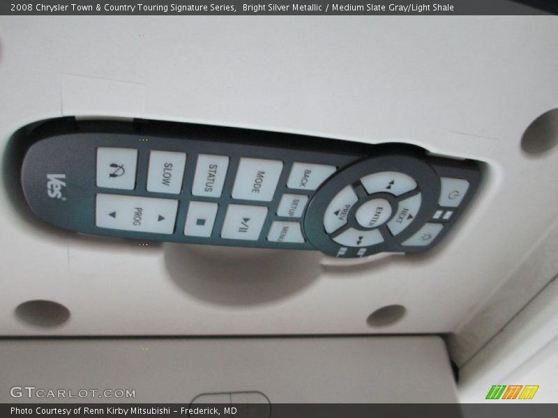 Bright Silver Metallic / Medium Slate Gray/Light Shale 2008 Chrysler Town & Country Touring Signature Series