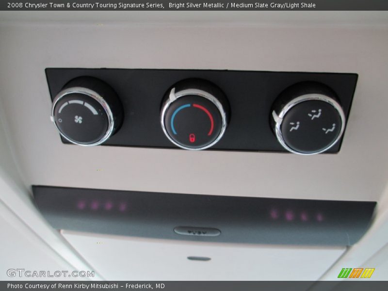 Bright Silver Metallic / Medium Slate Gray/Light Shale 2008 Chrysler Town & Country Touring Signature Series