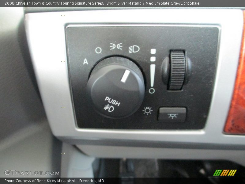 Bright Silver Metallic / Medium Slate Gray/Light Shale 2008 Chrysler Town & Country Touring Signature Series