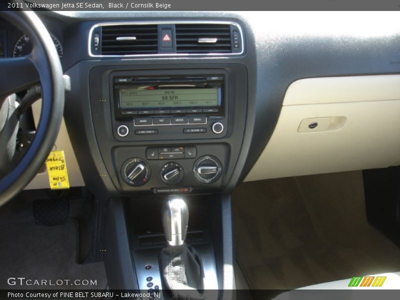 Black / Cornsilk Beige 2011 Volkswagen Jetta SE Sedan