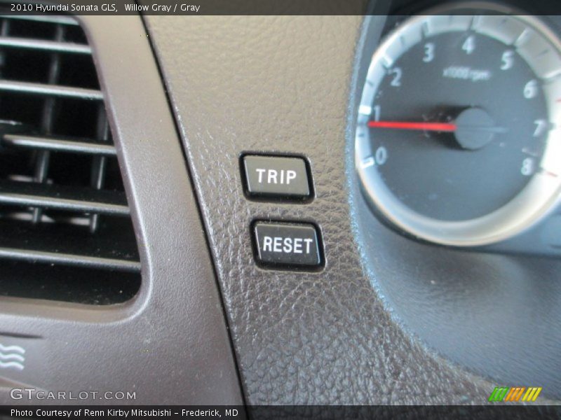 Willow Gray / Gray 2010 Hyundai Sonata GLS