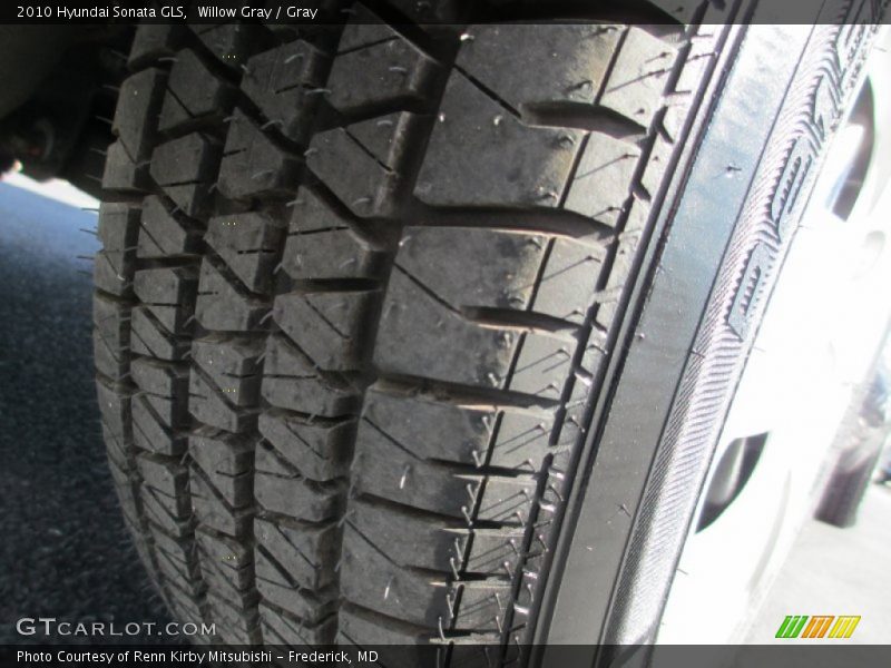 Willow Gray / Gray 2010 Hyundai Sonata GLS