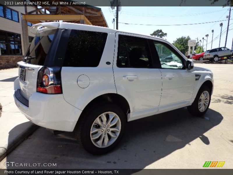Fuji White / Almond 2013 Land Rover LR2 HSE