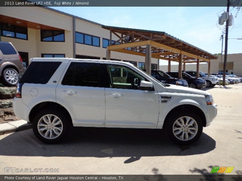 Fuji White / Almond 2013 Land Rover LR2 HSE