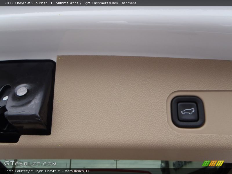 Summit White / Light Cashmere/Dark Cashmere 2013 Chevrolet Suburban LT