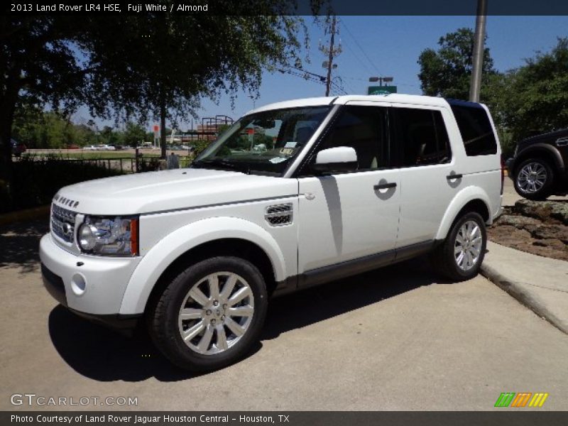 Front 3/4 View of 2013 LR4 HSE