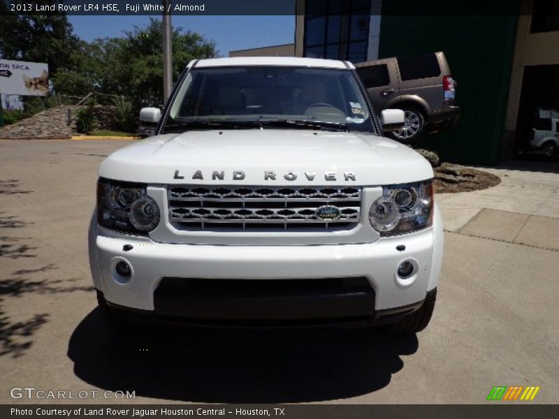 Fuji White / Almond 2013 Land Rover LR4 HSE