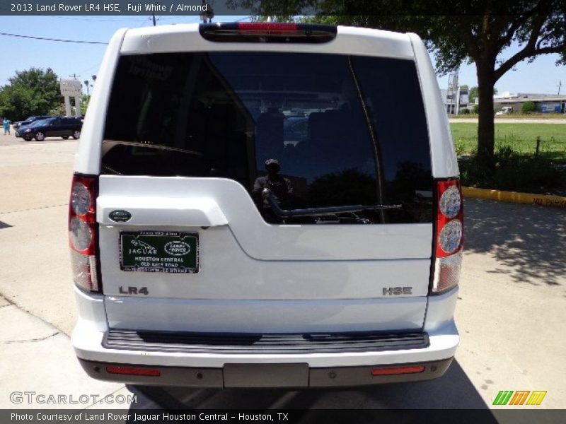 Fuji White / Almond 2013 Land Rover LR4 HSE