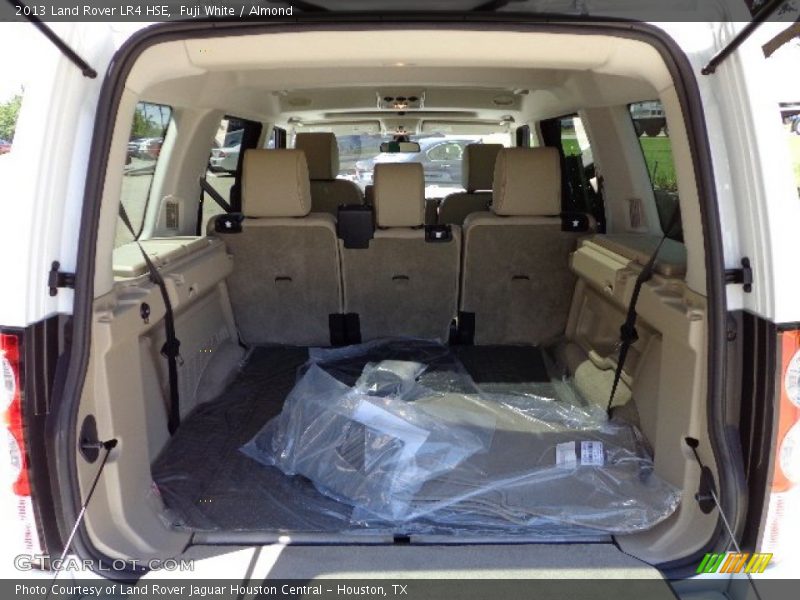 Fuji White / Almond 2013 Land Rover LR4 HSE