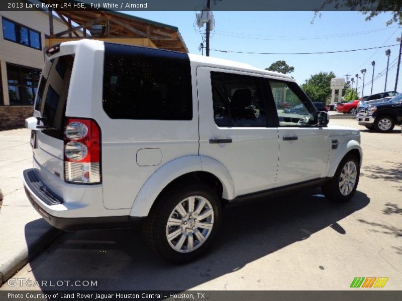 Fuji White / Almond 2013 Land Rover LR4 HSE