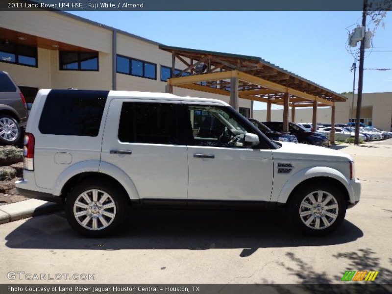 Fuji White / Almond 2013 Land Rover LR4 HSE