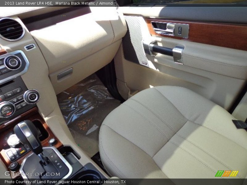 Mariana Black Metallic / Almond 2013 Land Rover LR4 HSE