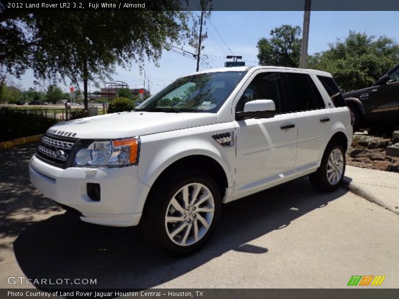 Fuji White / Almond 2012 Land Rover LR2 3.2