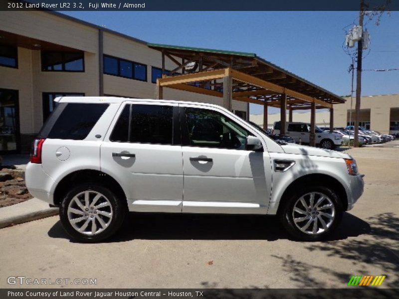 Fuji White / Almond 2012 Land Rover LR2 3.2