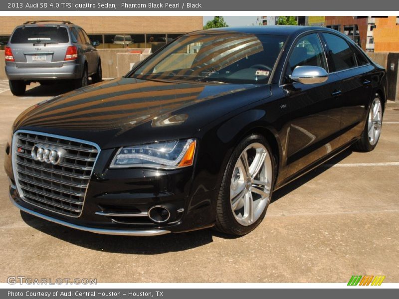 Front 3/4 View of 2013 S8 4.0 TFSI quattro Sedan