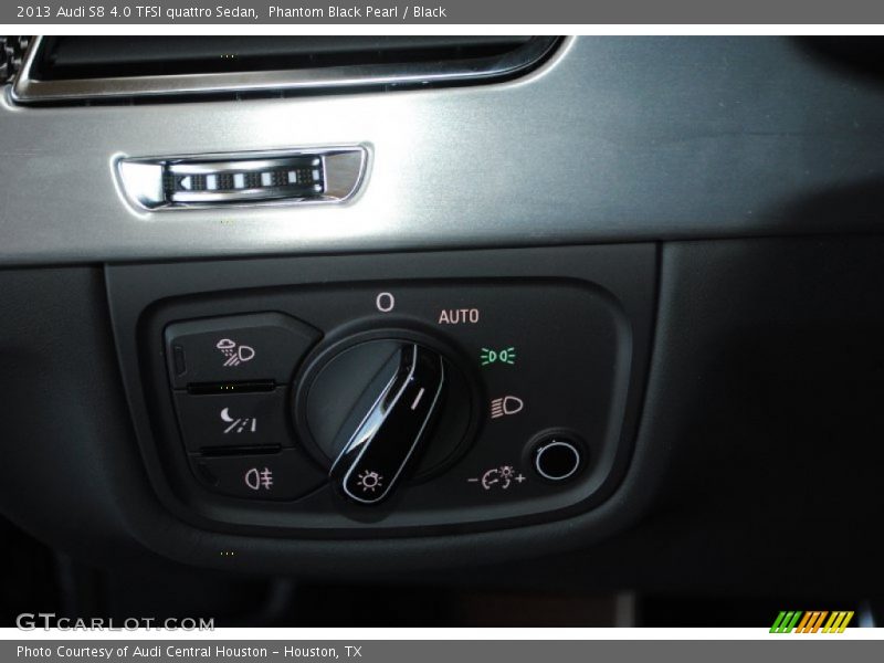 Controls of 2013 S8 4.0 TFSI quattro Sedan
