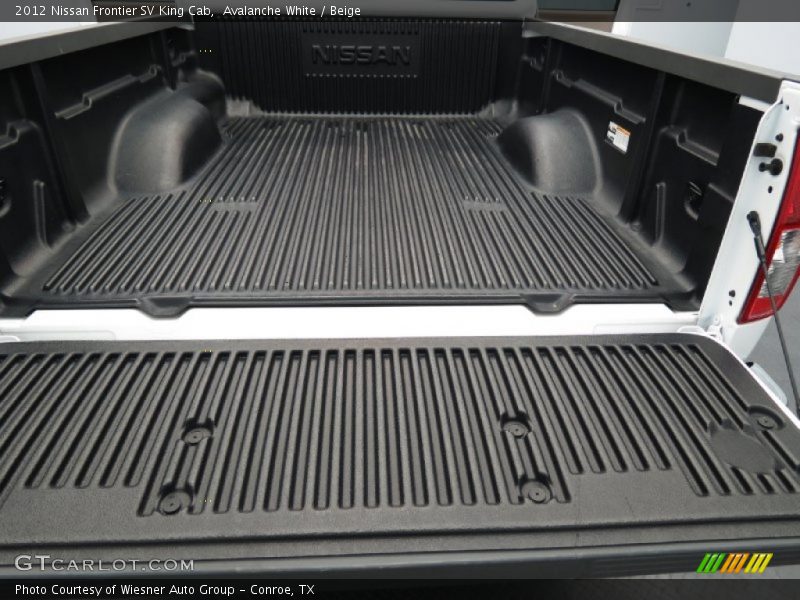 Avalanche White / Beige 2012 Nissan Frontier SV King Cab