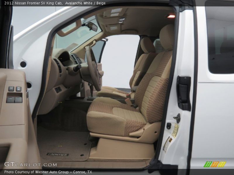 Avalanche White / Beige 2012 Nissan Frontier SV King Cab