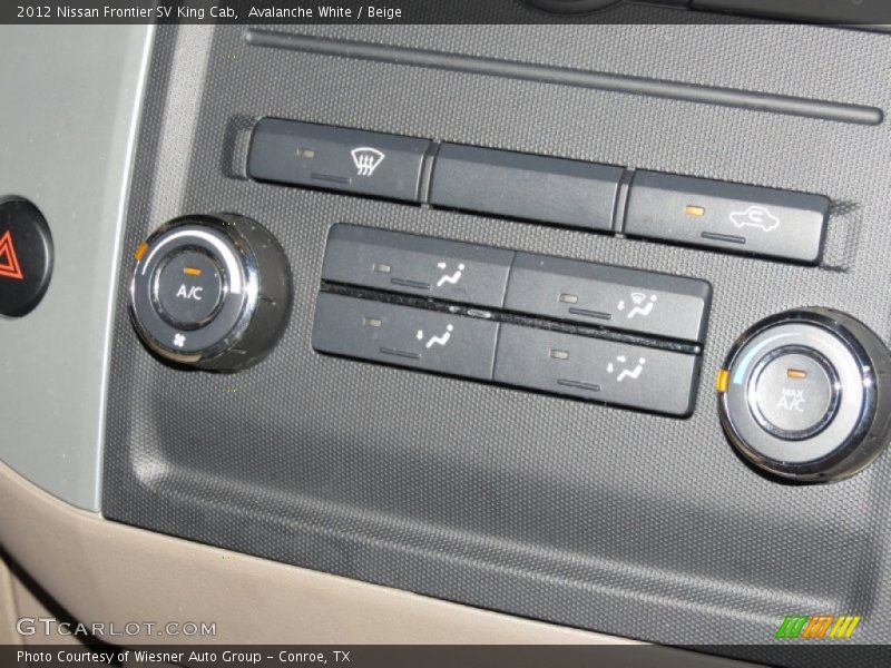 Avalanche White / Beige 2012 Nissan Frontier SV King Cab