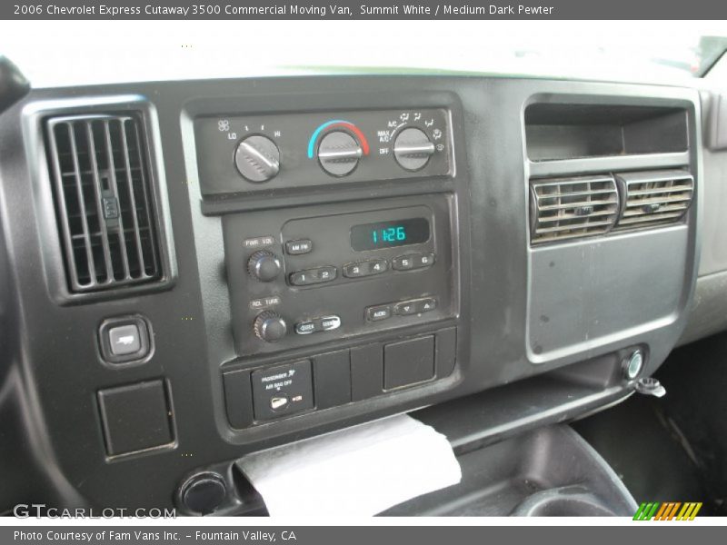 Summit White / Medium Dark Pewter 2006 Chevrolet Express Cutaway 3500 Commercial Moving Van