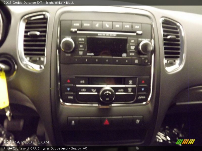 Bright White / Black 2013 Dodge Durango SXT