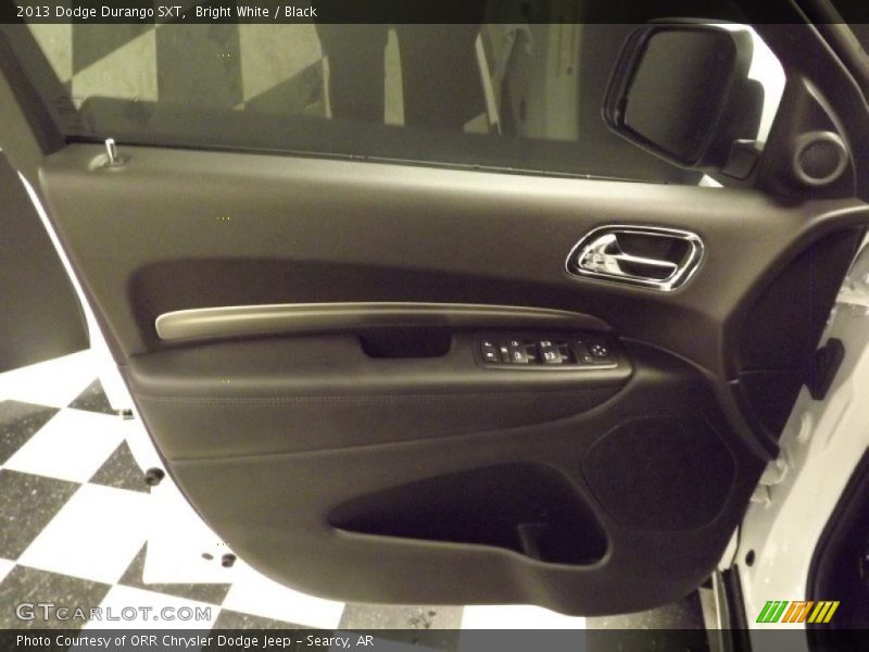 Bright White / Black 2013 Dodge Durango SXT