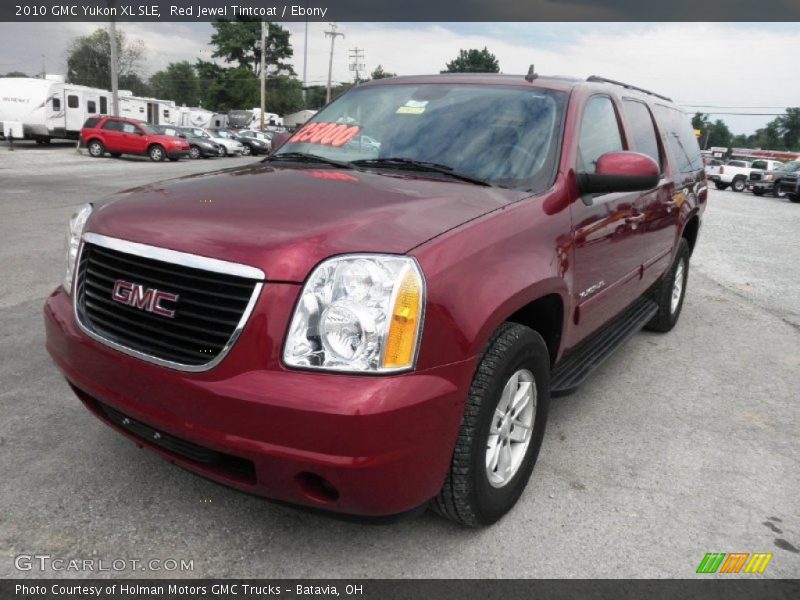 Front 3/4 View of 2010 Yukon XL SLE
