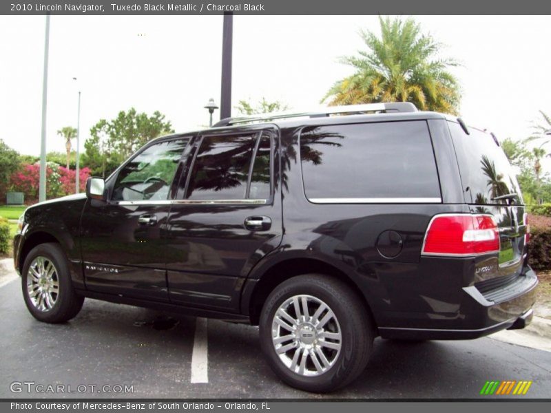 Tuxedo Black Metallic / Charcoal Black 2010 Lincoln Navigator