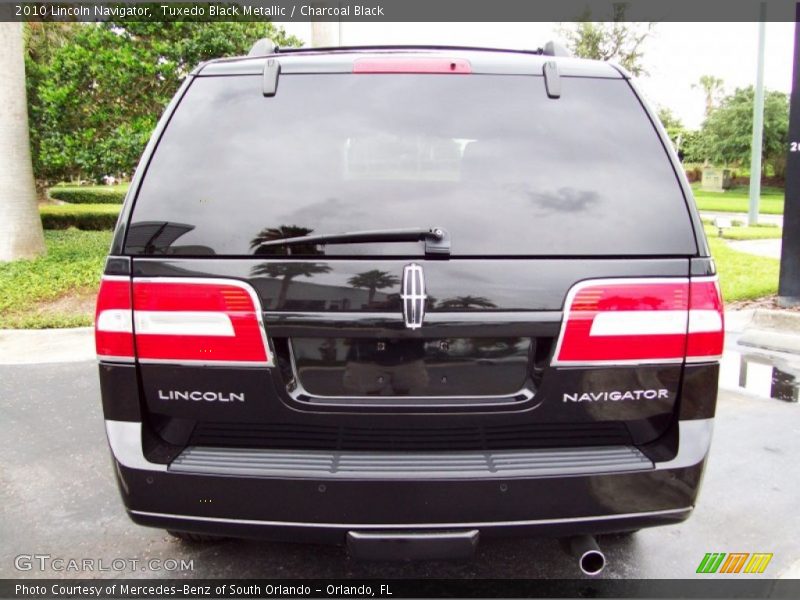 Tuxedo Black Metallic / Charcoal Black 2010 Lincoln Navigator