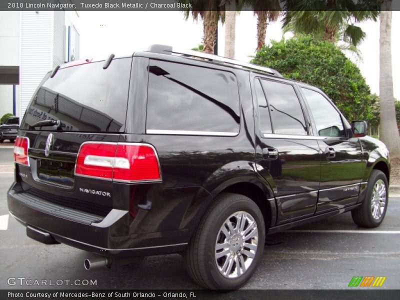 Tuxedo Black Metallic / Charcoal Black 2010 Lincoln Navigator