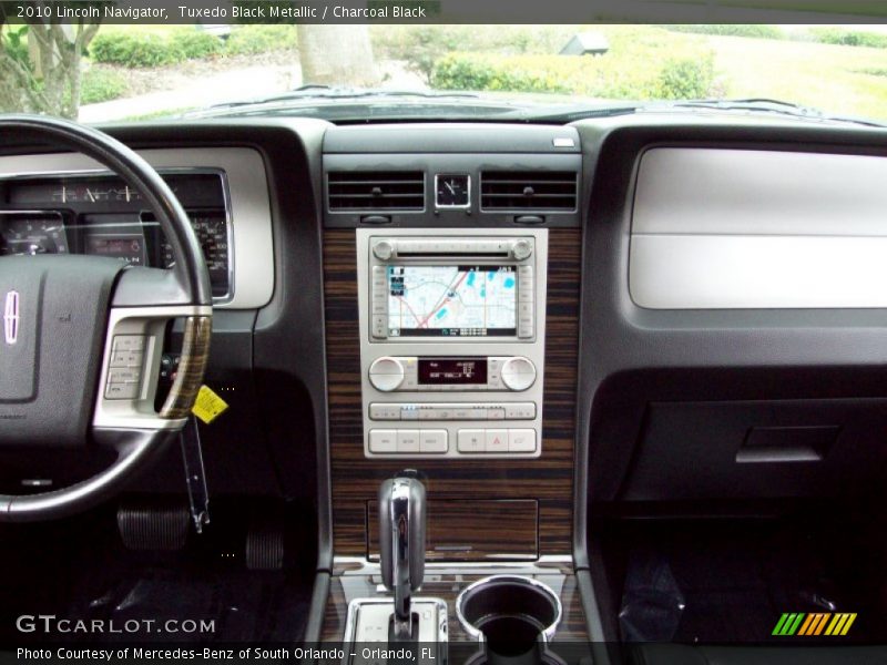 Tuxedo Black Metallic / Charcoal Black 2010 Lincoln Navigator
