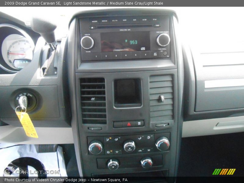 Light Sandstone Metallic / Medium Slate Gray/Light Shale 2009 Dodge Grand Caravan SE