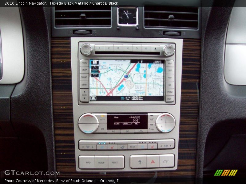 Tuxedo Black Metallic / Charcoal Black 2010 Lincoln Navigator