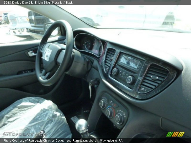 Bright Silver Metallic / Black 2013 Dodge Dart SE