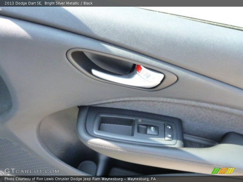 Bright Silver Metallic / Black 2013 Dodge Dart SE