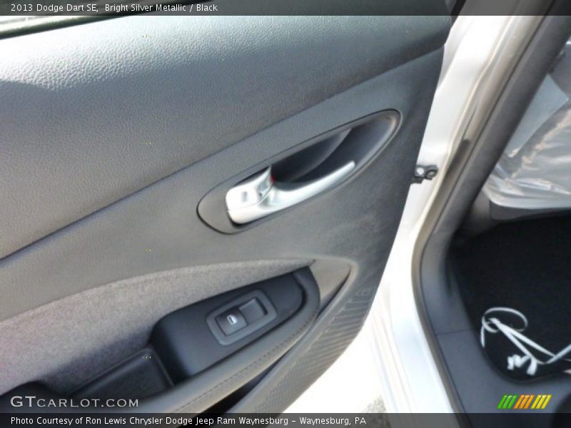 Bright Silver Metallic / Black 2013 Dodge Dart SE