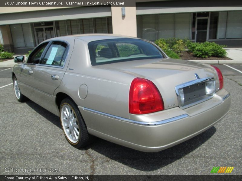 Cashmere Tri-Coat / Light Camel 2007 Lincoln Town Car Signature