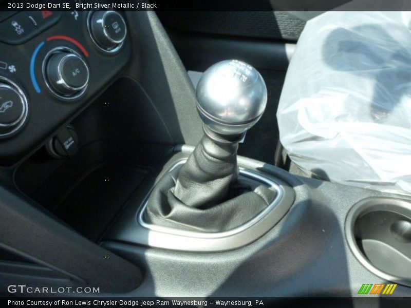 Bright Silver Metallic / Black 2013 Dodge Dart SE