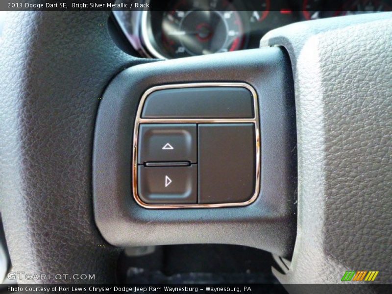 Bright Silver Metallic / Black 2013 Dodge Dart SE